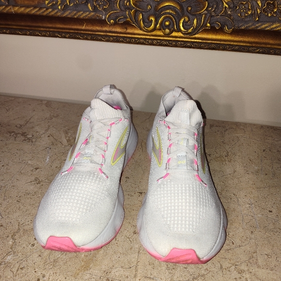 Women's Brooks Glycerin  Stealthfit 20 Athletic Shoes in Cream and Pink - Picture 4 of 10